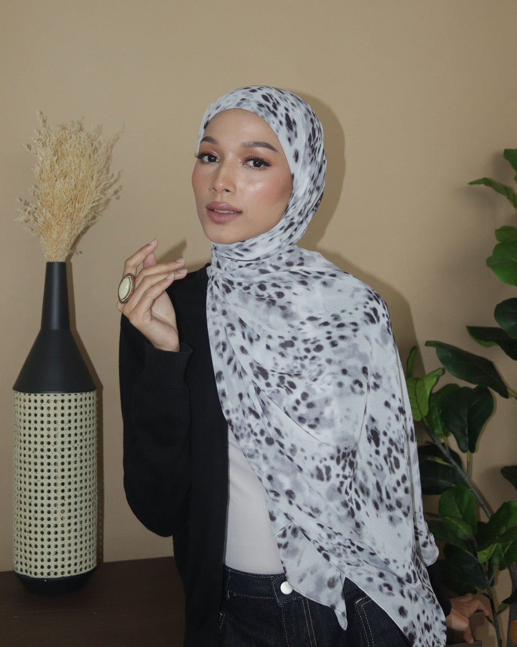 ANIMARA PRINTED INSTANT SHAWL IN SILVERA