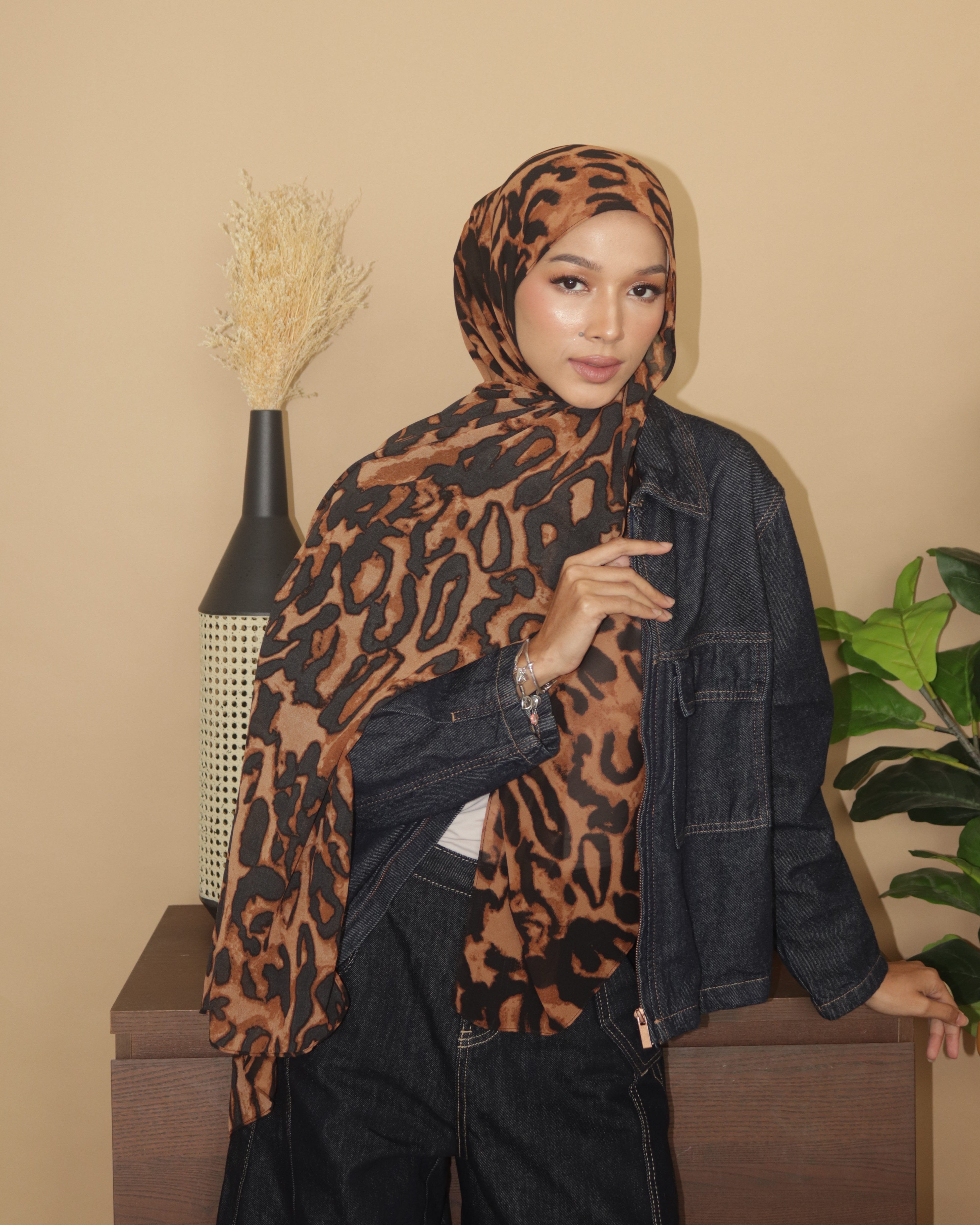 ANIMARA PRINTED INSTANT SHAWL IN LEOPRA