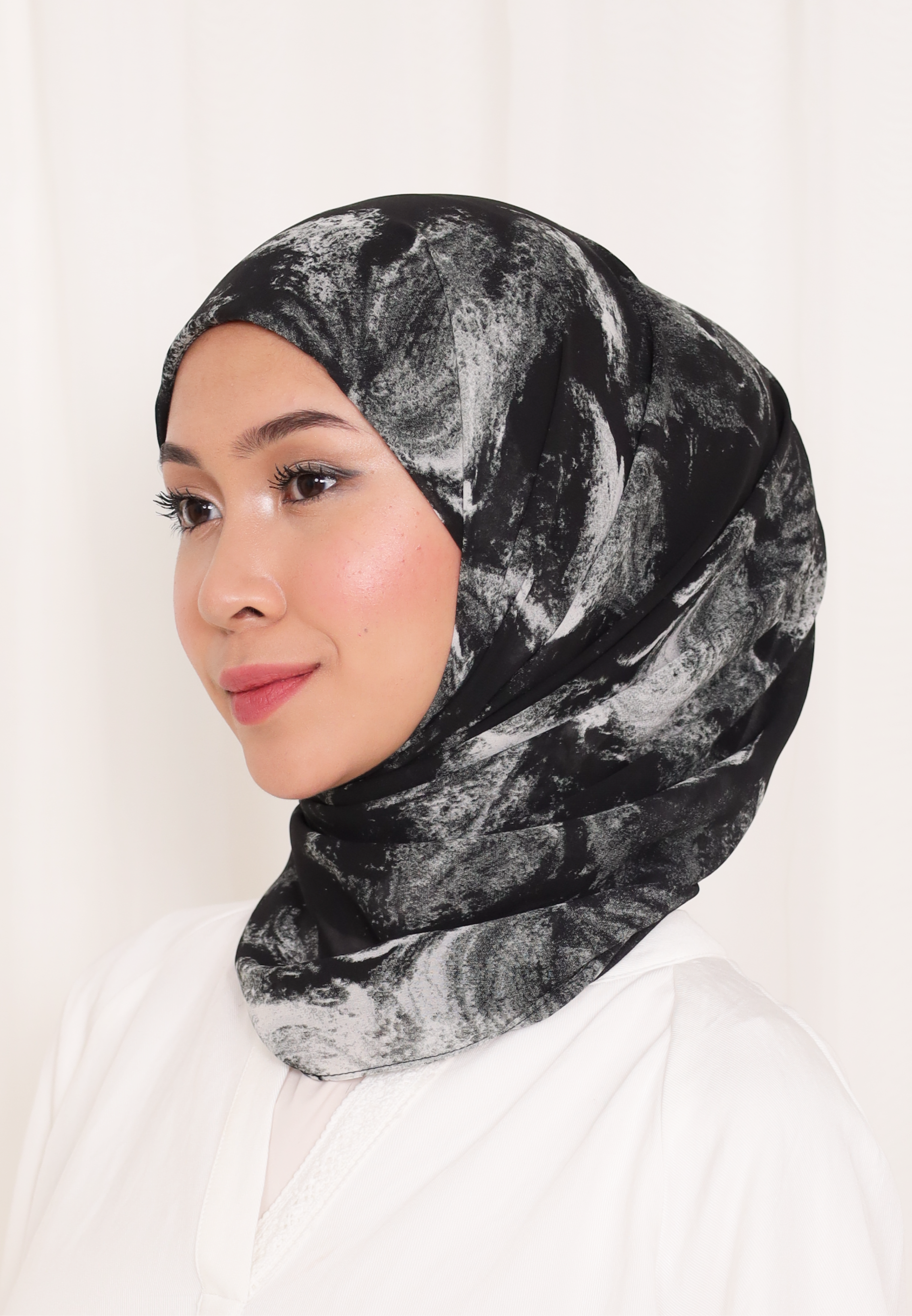 BELIEVE PRINTED INSTANT SHAWL IN EANIE MEENIE