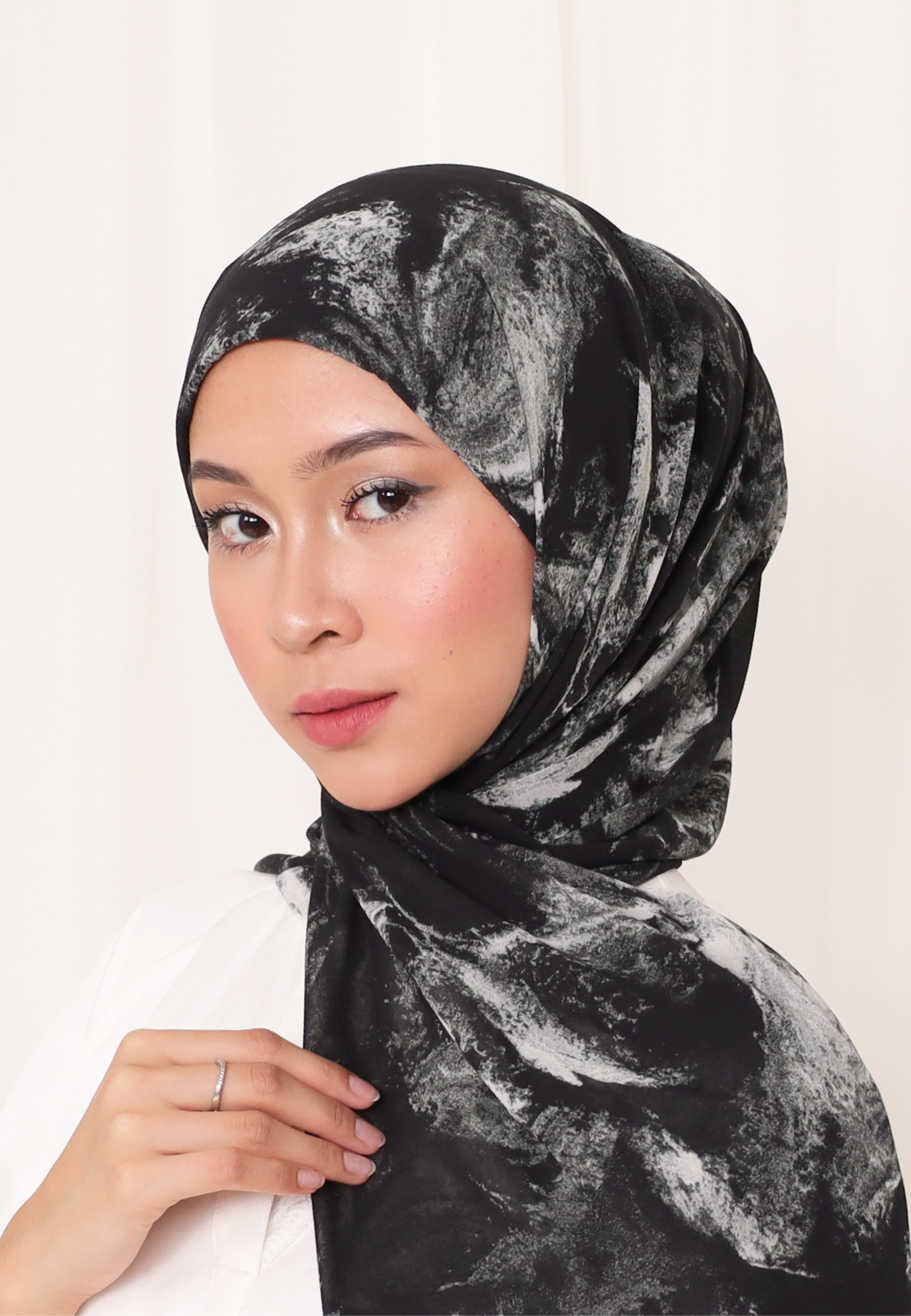 BELIEVE PRINTED INSTANT SHAWL IN EANIE MEENIE