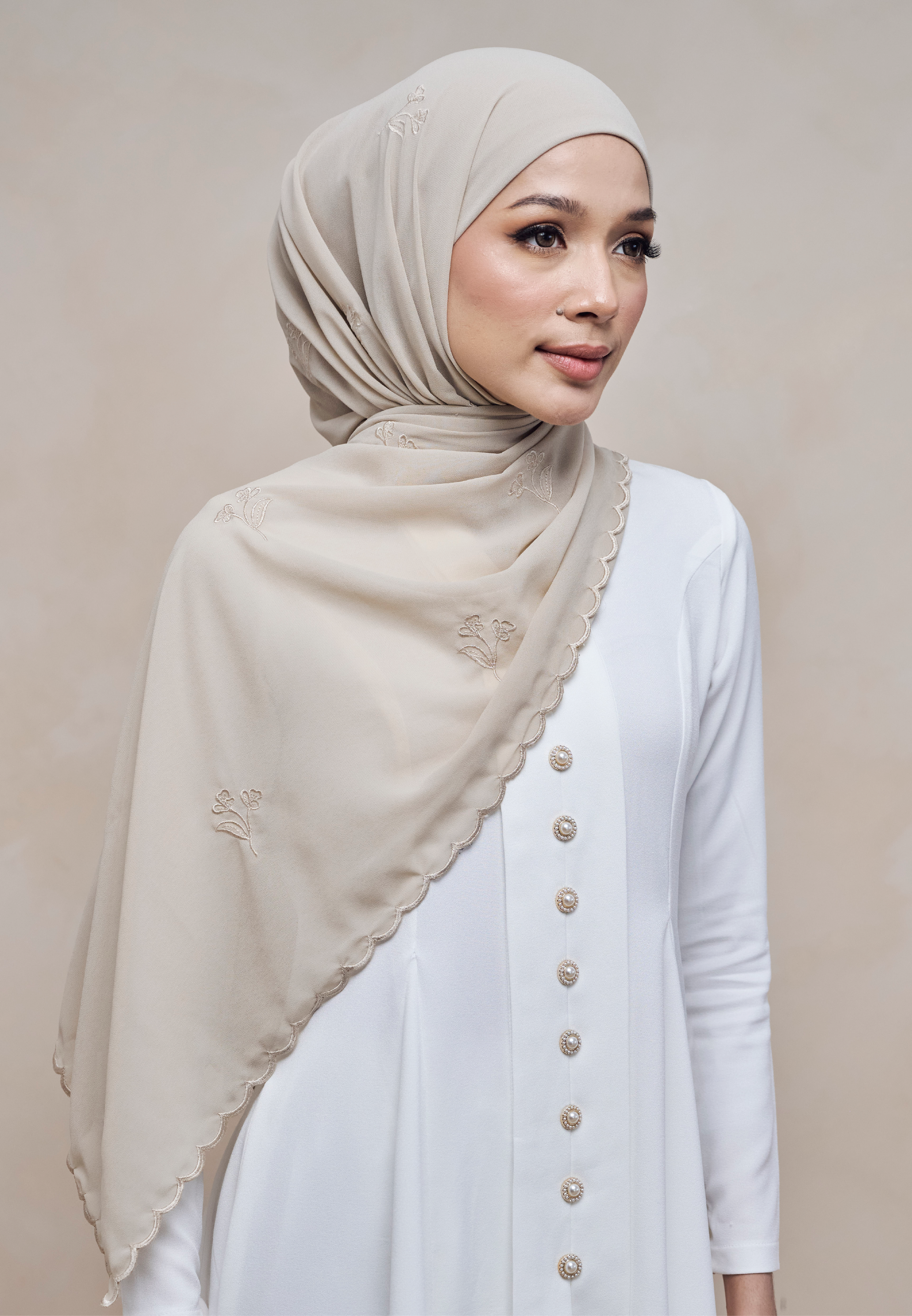 KUNTUM INSTANT SHAWL IN SAWO MATANG