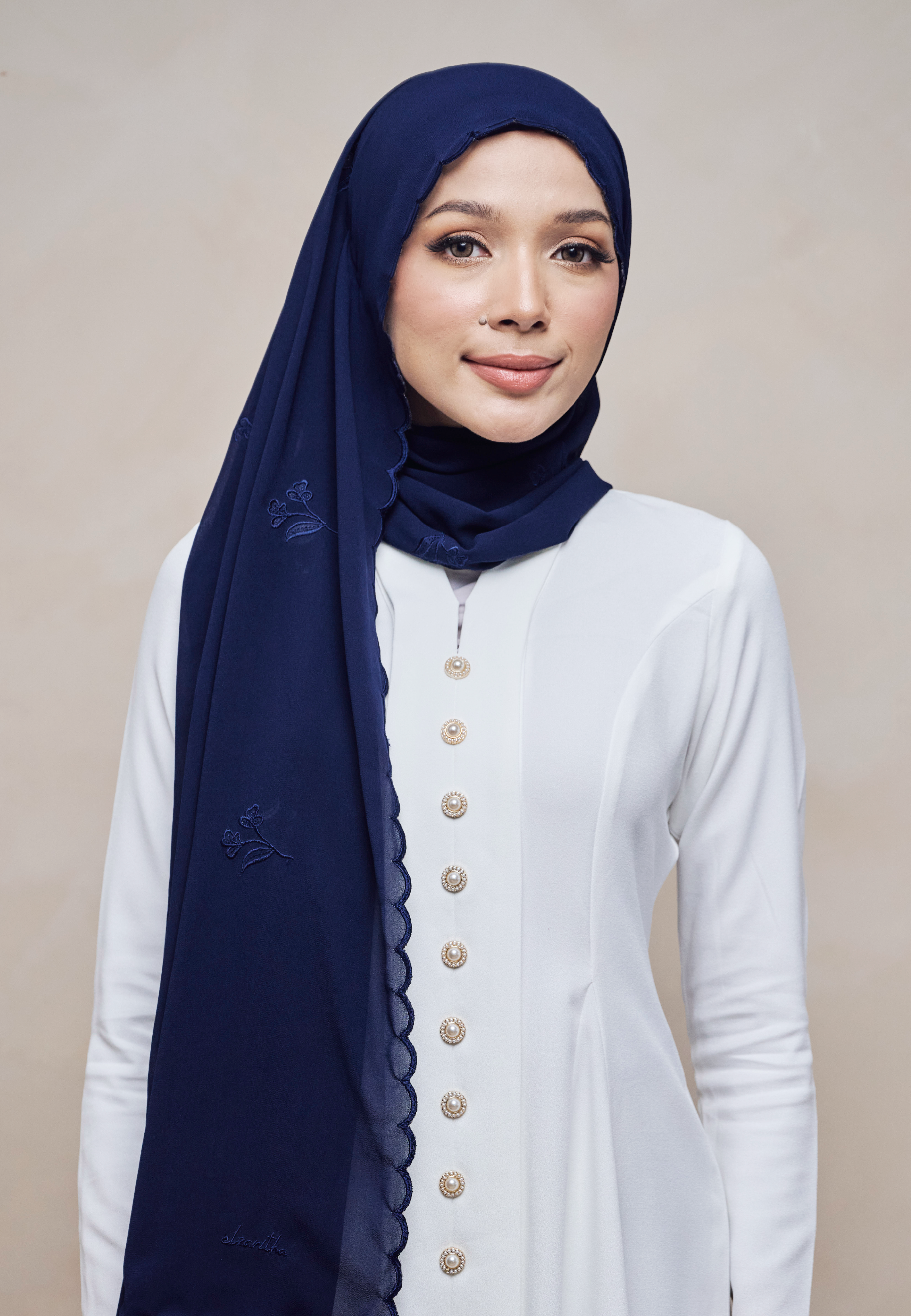 KUNTUM LOOSE SHAWL IN BIRU GELAP