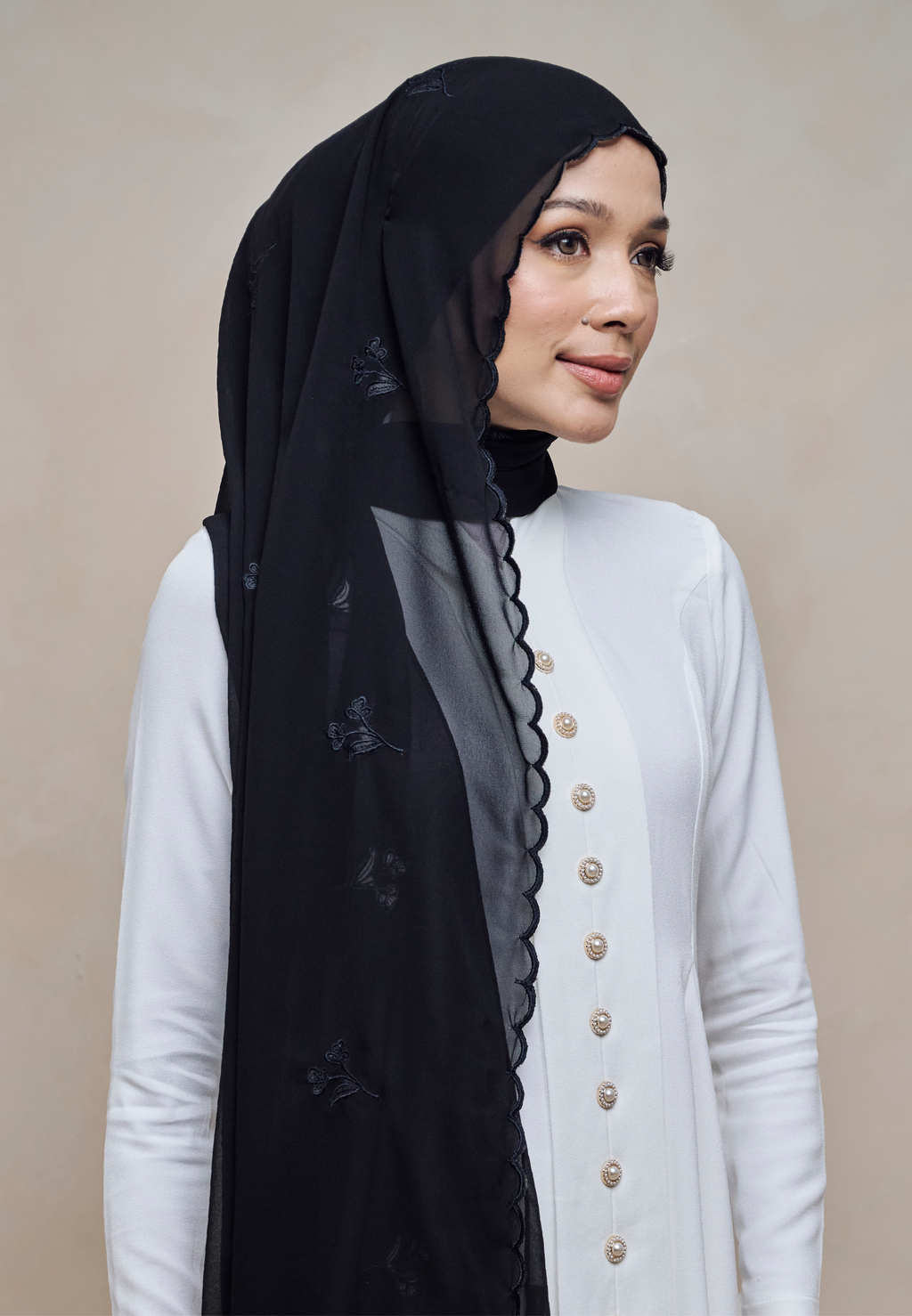 KUNTUM LOOSE SHAWL IN HETAM