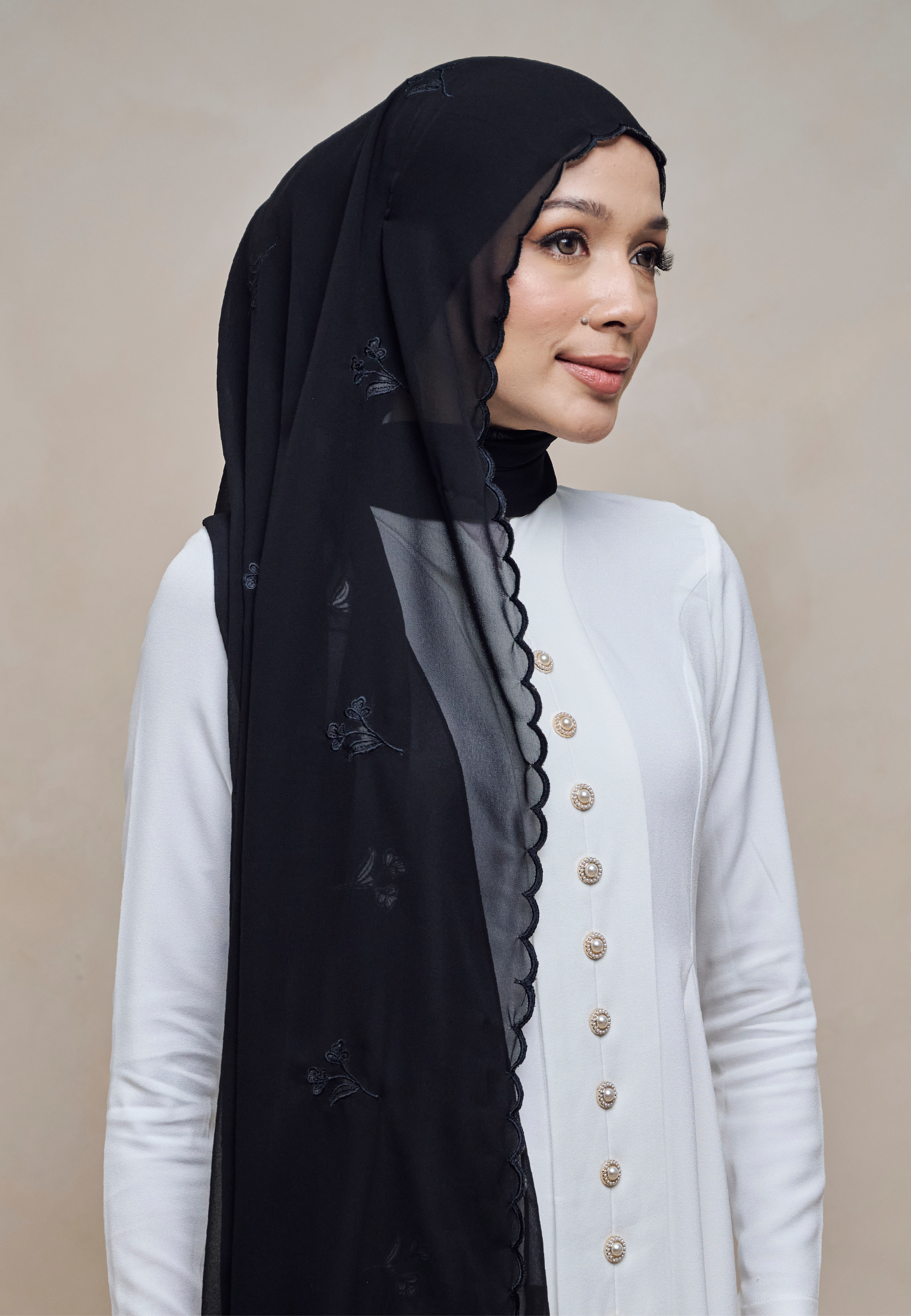 KUNTUM LOOSE SHAWL IN HETAM