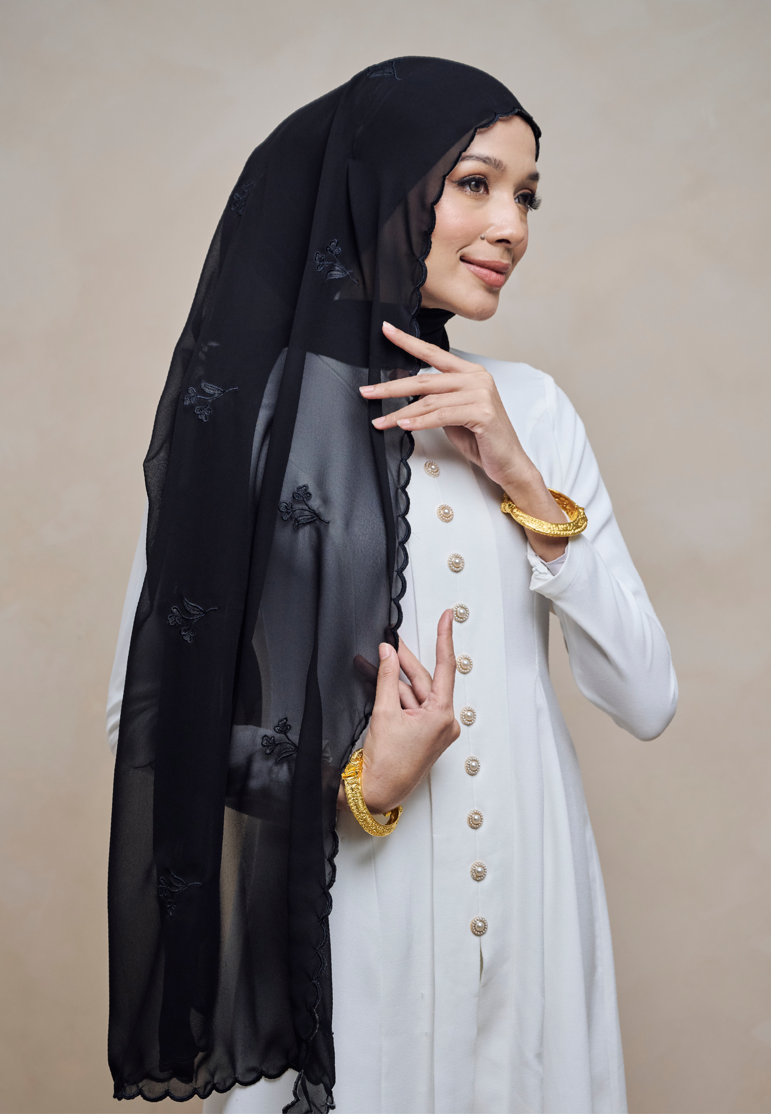 KUNTUM LOOSE SHAWL IN HETAM