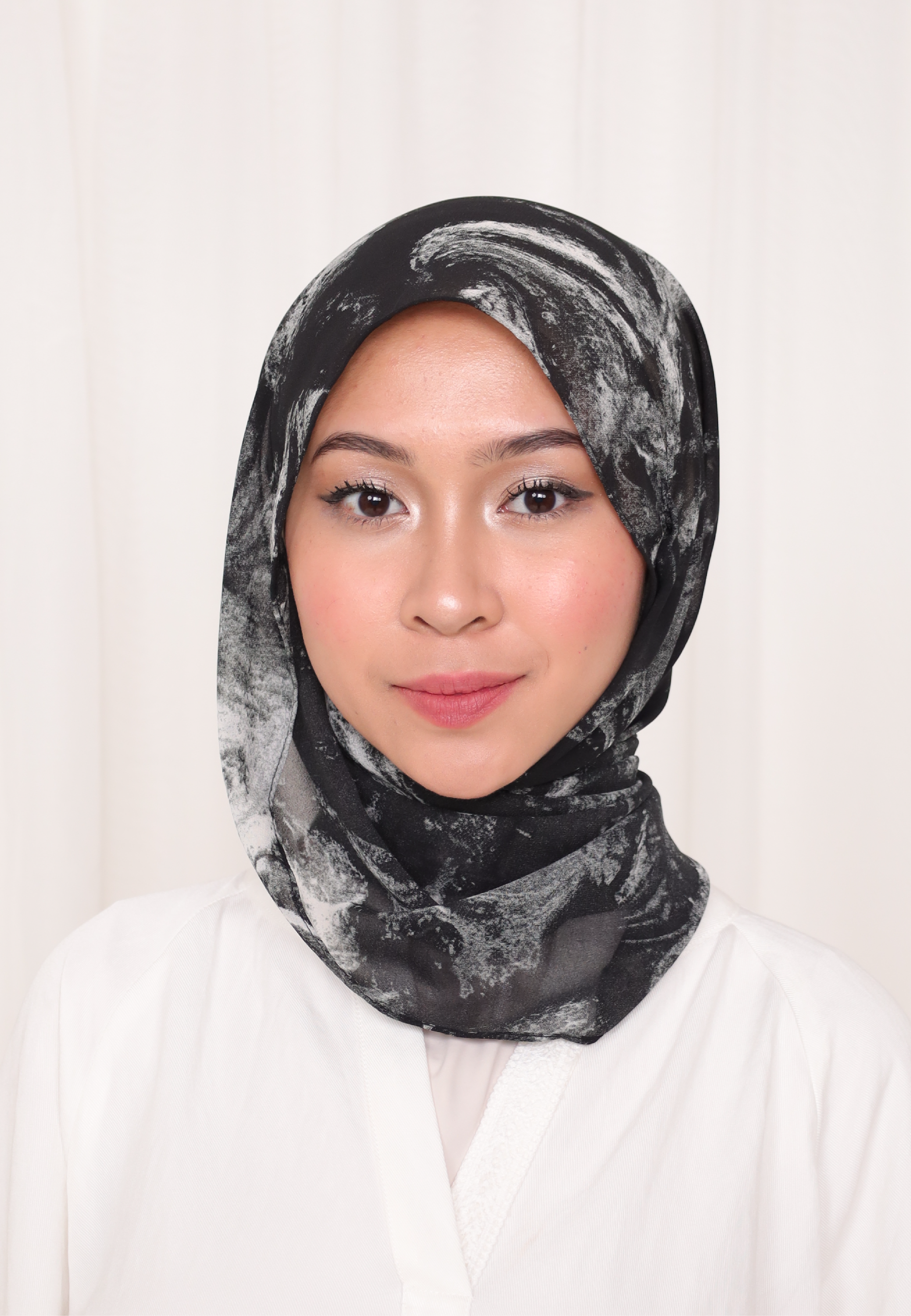 BELIEVE PRINTED LOOSE SHAWL IN EENIE MEENIE