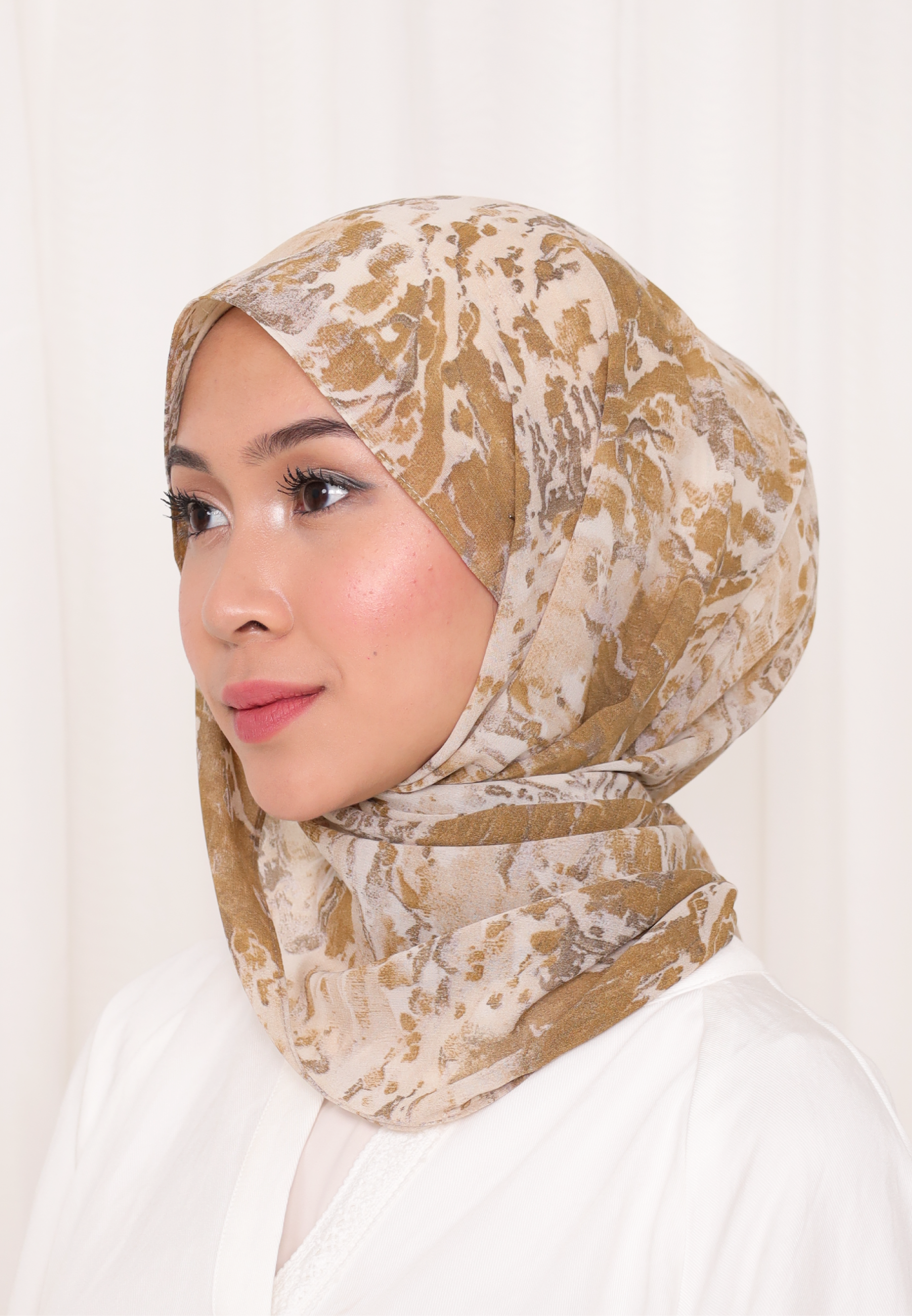 BELIEVE PRINTED LOOSE SHAWL IN FAVOURITE GIRL