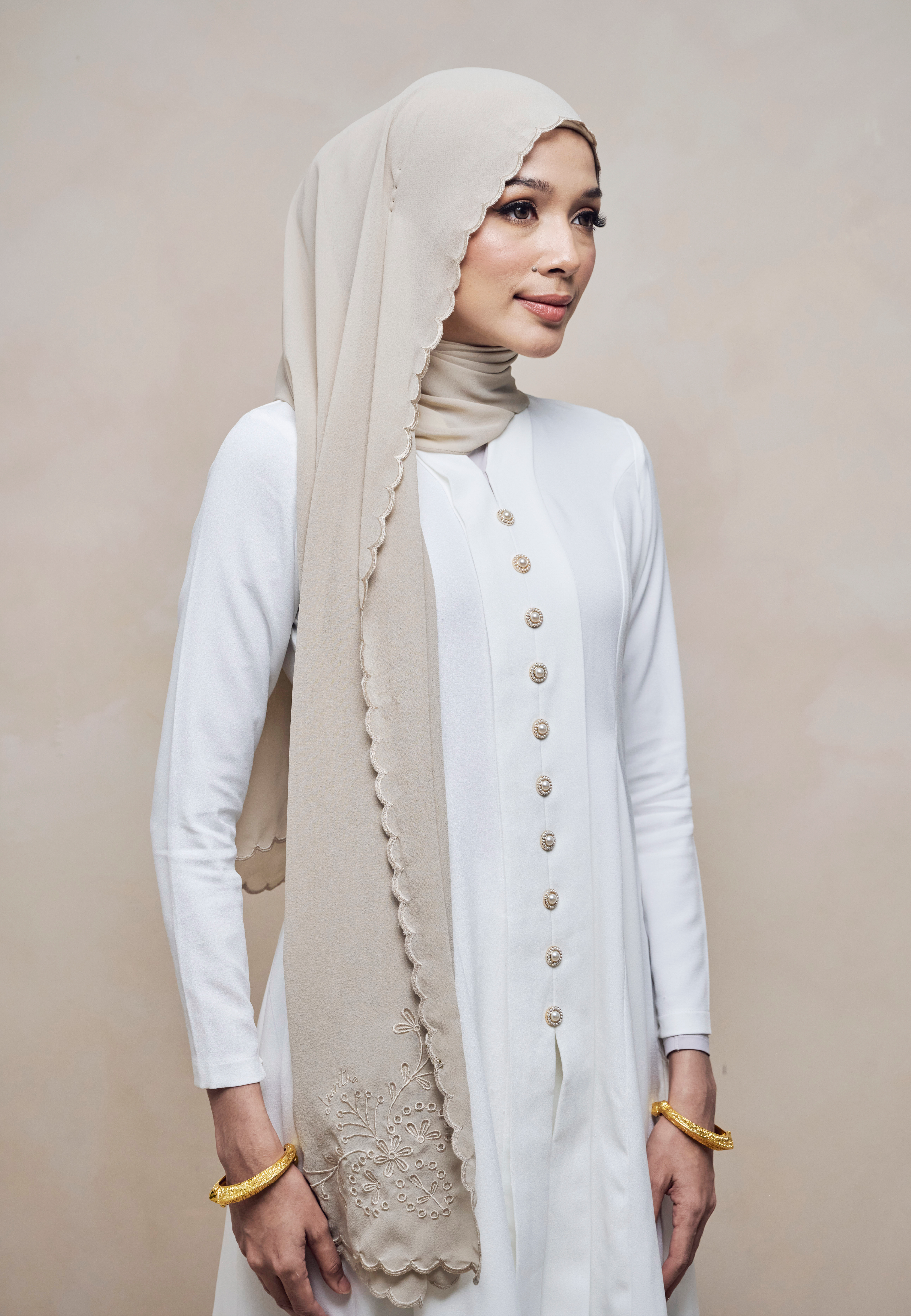 SERIKANDI LOOSE SHAWL IN SAWO MATANG