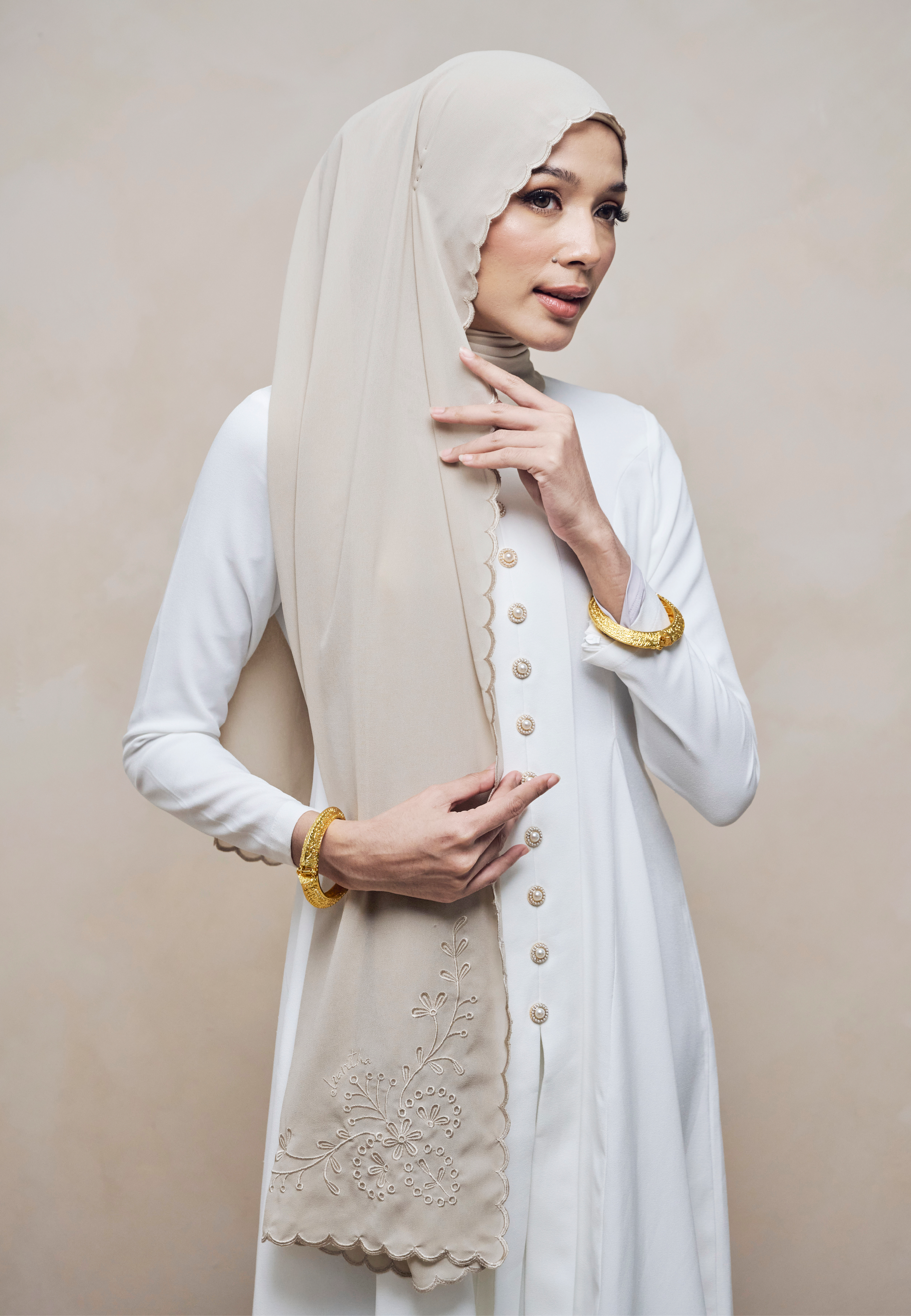 SERIKANDI LOOSE SHAWL IN SAWO MATANG