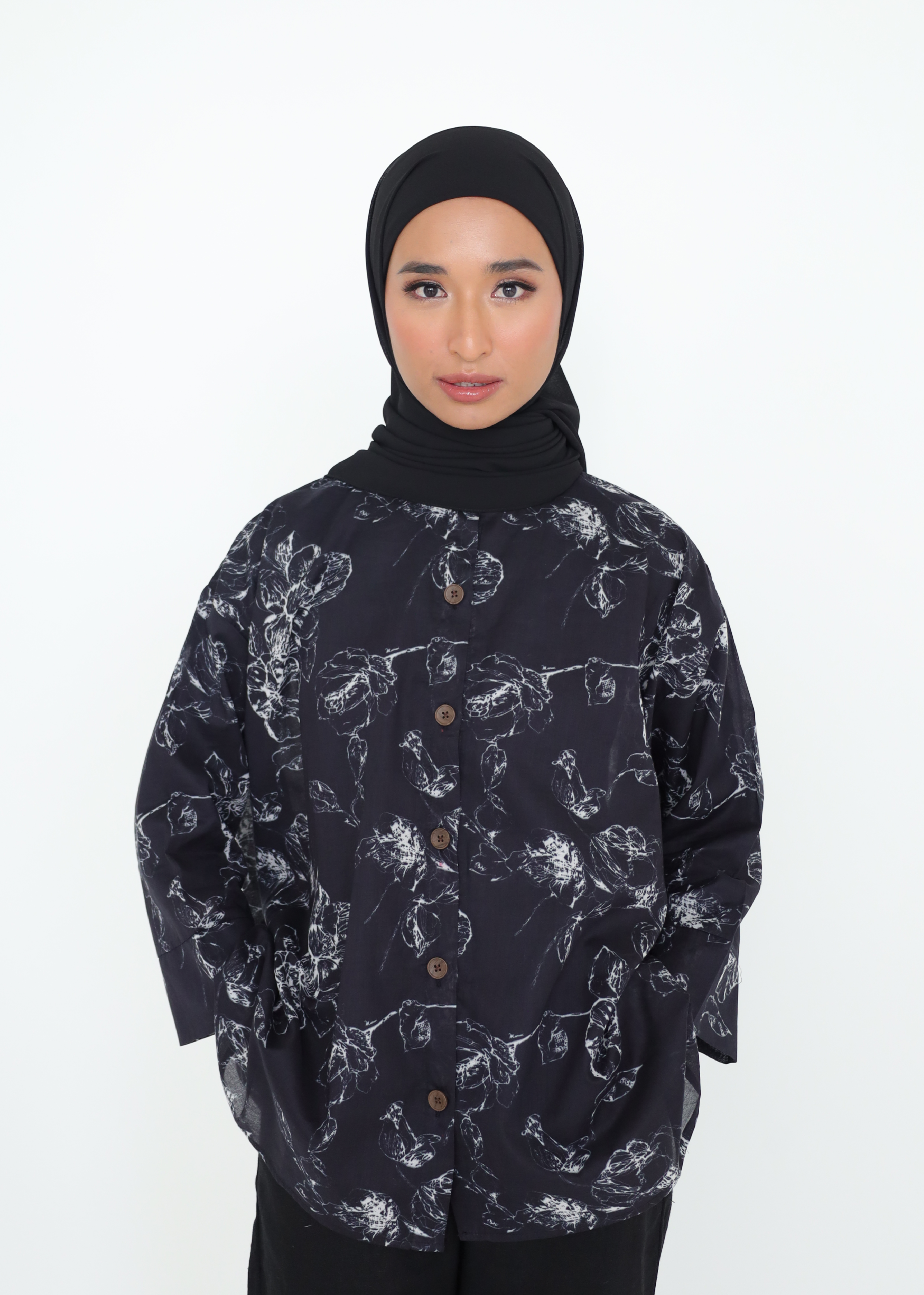 LAYANG SELESA TOP IN BLACK ROSE
