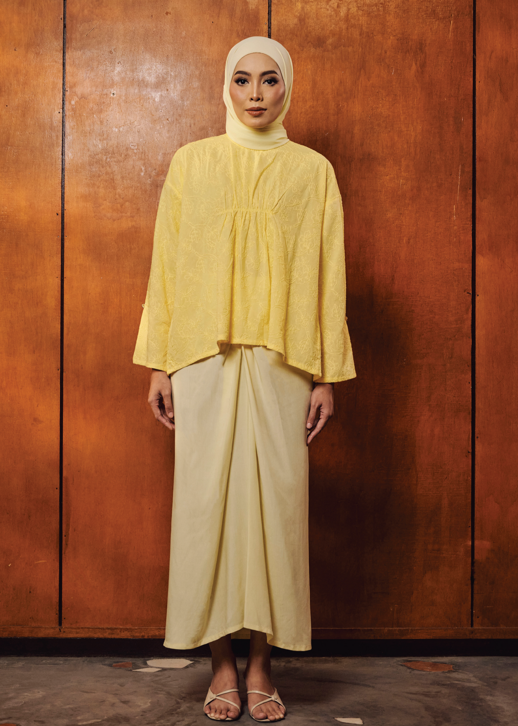 TERBIT TERANG: DEWI IN KUNING MUDA