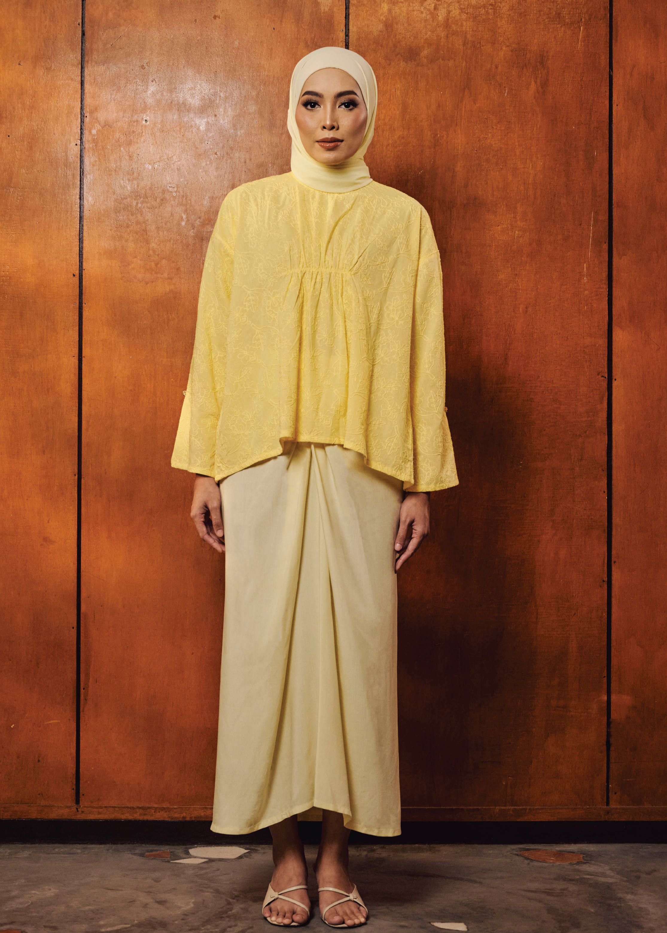 TERBIT TERANG: DEWI IN KUNING MUDA