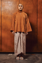 TERBIT TERANG: DINDA IN PERANG BATA (TOP)