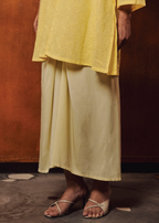 TERBIT TERANG: RATNA IN KUNING MUDA