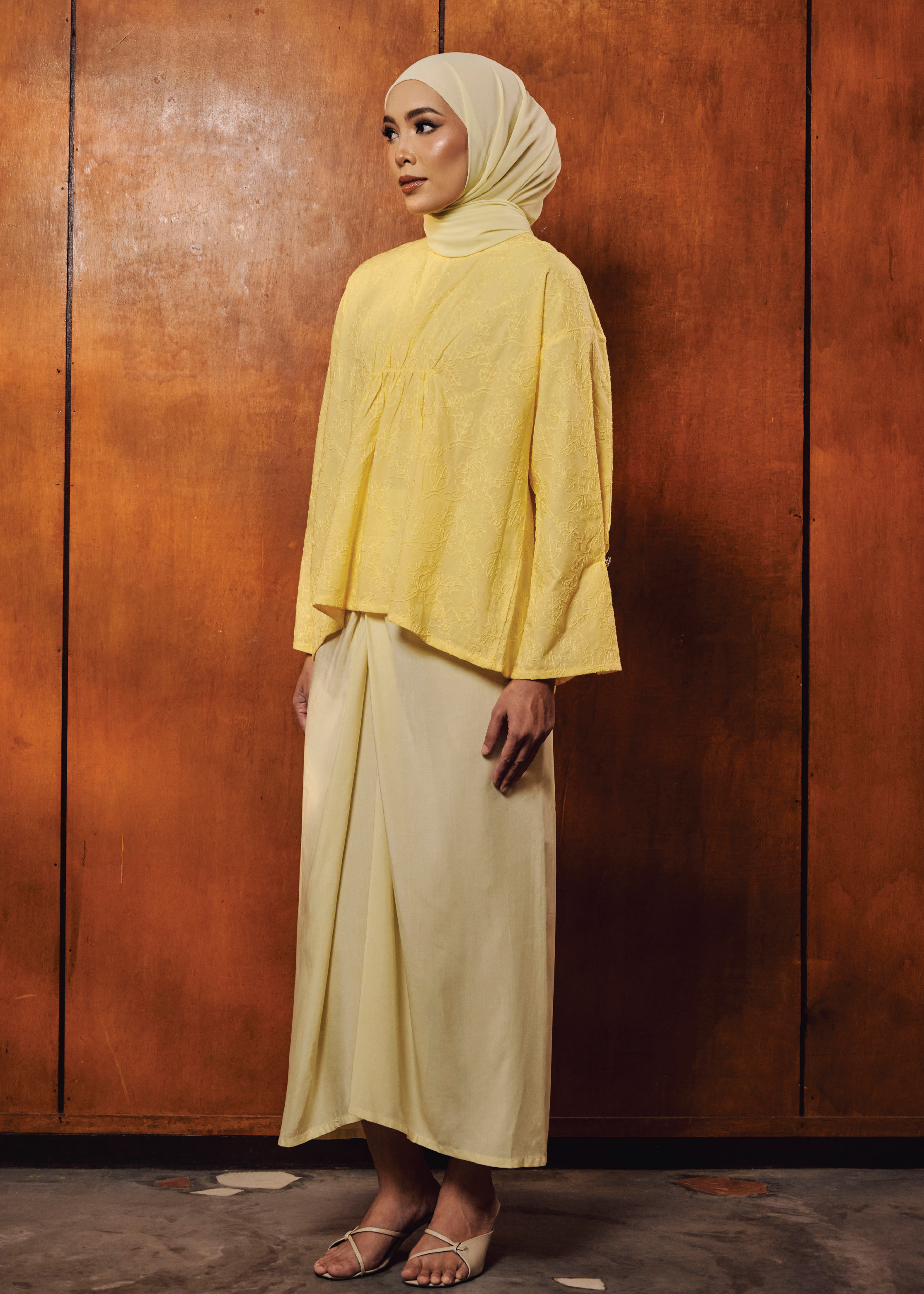 TERBIT TERANG: DEWI IN KUNING MUDA