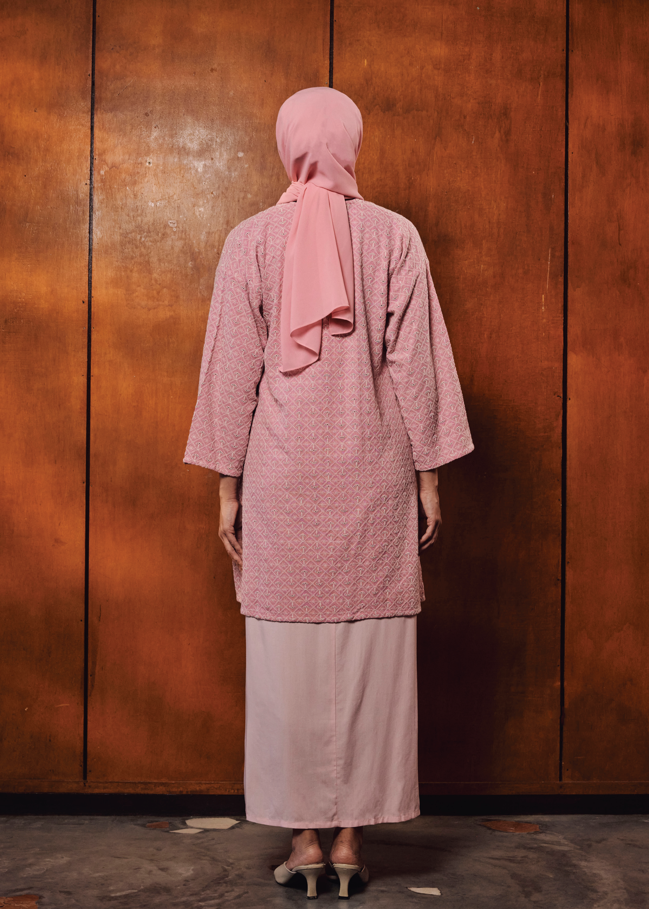TERBIT TERANG: RATNA IN MERAH JAMBU