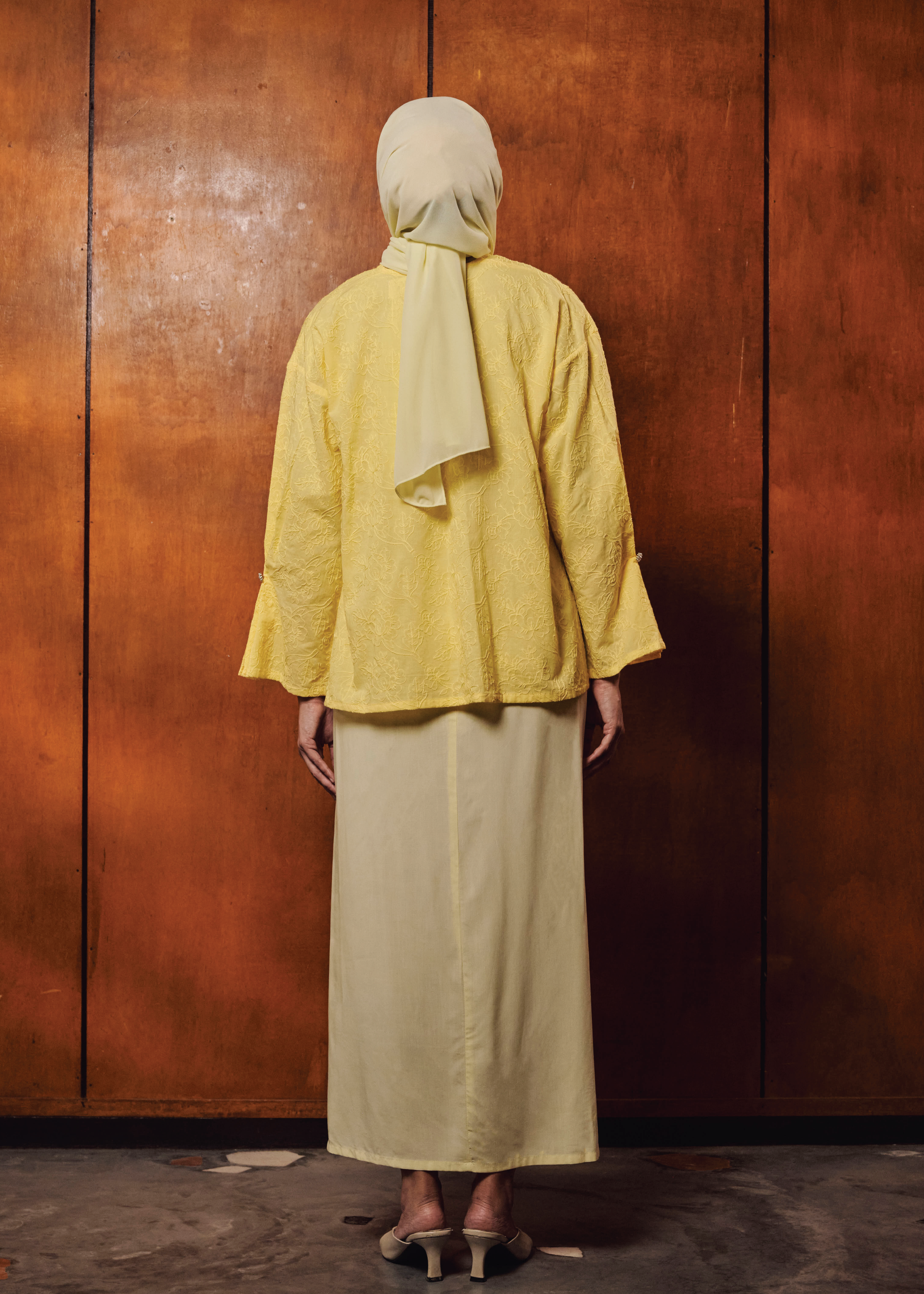 TERBIT TERANG: DEWI IN KUNING MUDA