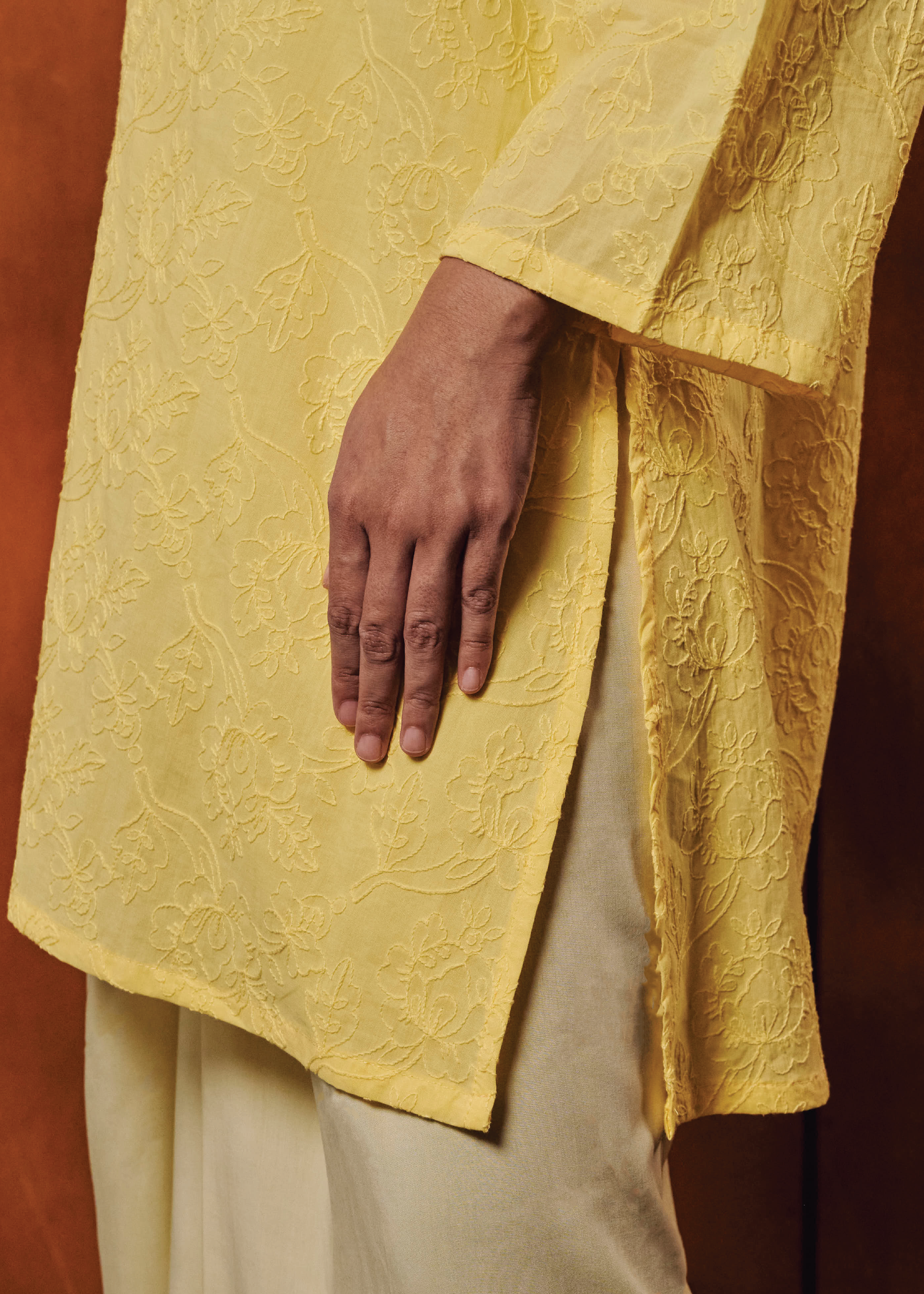 TERBIT TERANG: RATNA IN KUNING MUDA