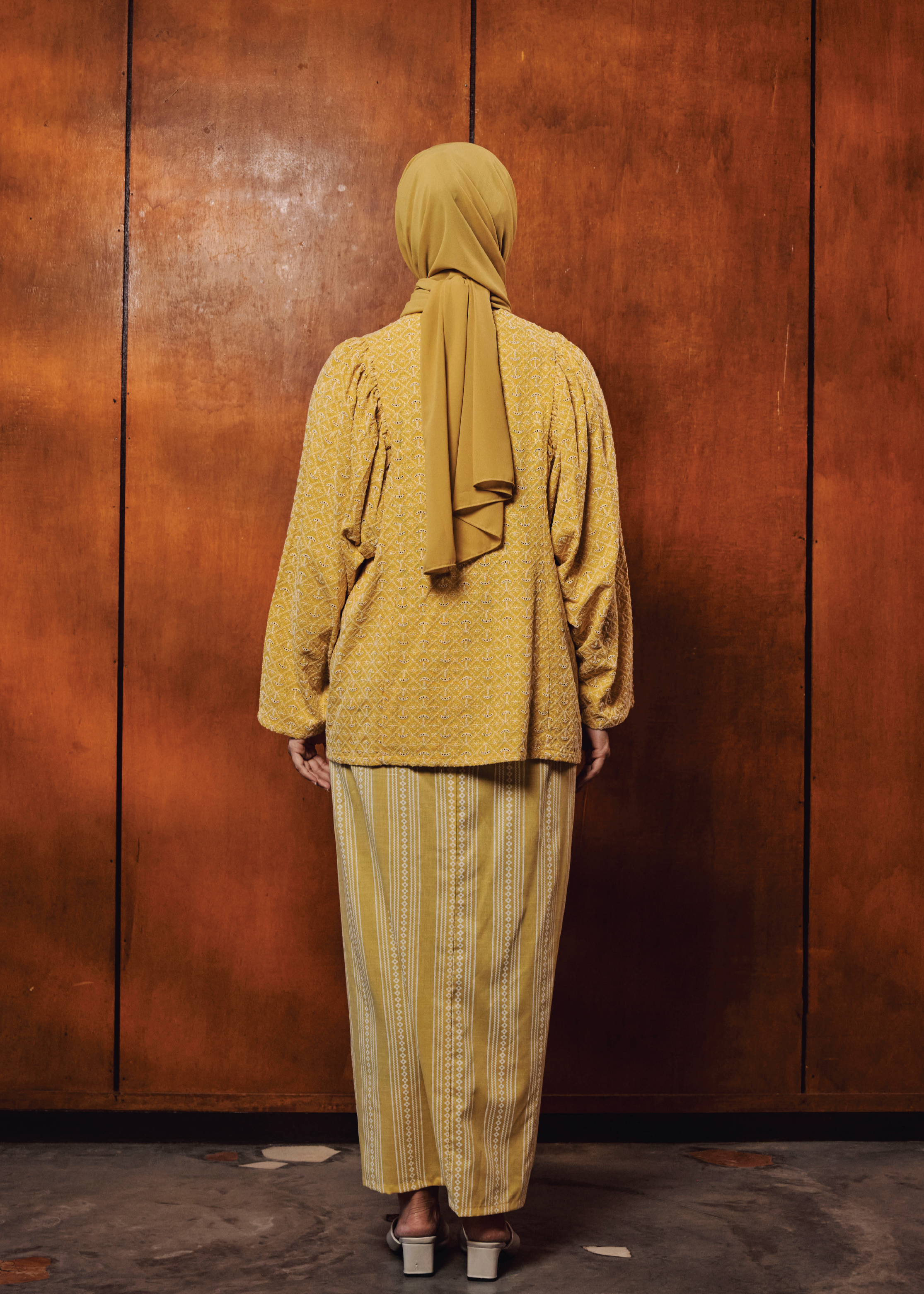 TERBIT TERANG: JUWITA IN KUNING TUA