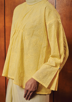 TERBIT TERANG: DEWI IN KUNING MUDA
