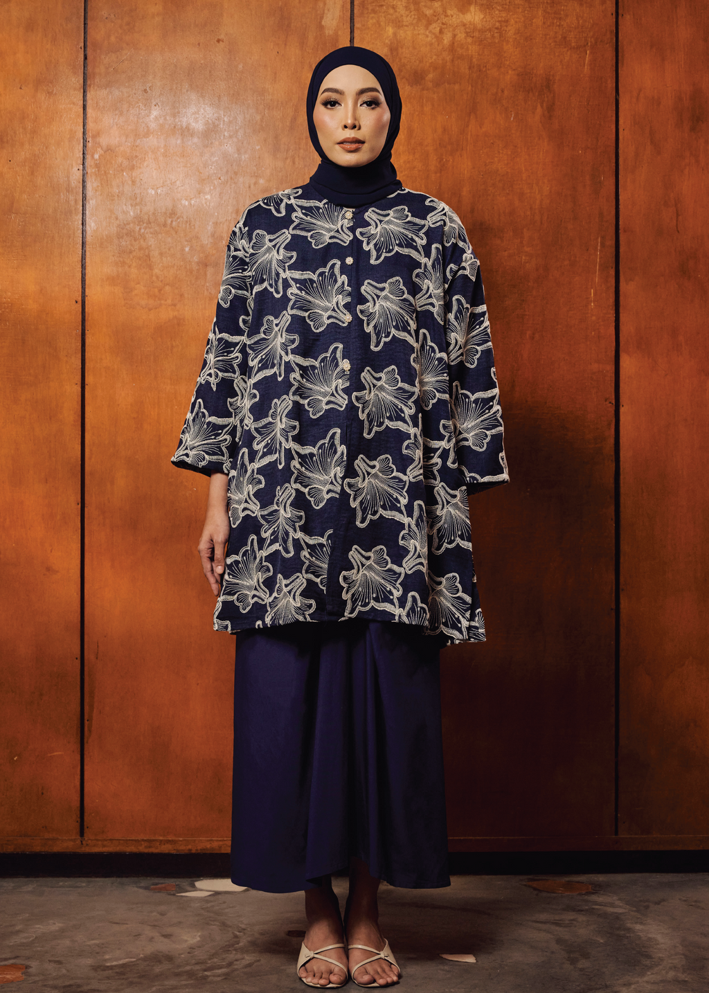 TERBIT TERANG: JUWITA IN BIRU GELAP
