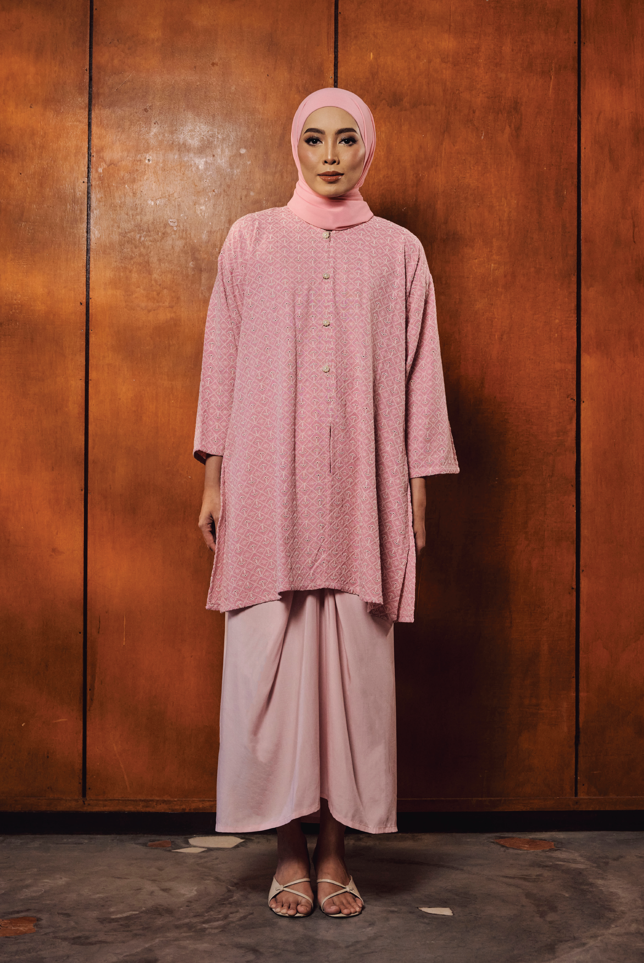 TERBIT TERANG: RATNA IN MERAH JAMBU