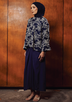 TERBIT TERANG: DEWI IN BIRU GELAP