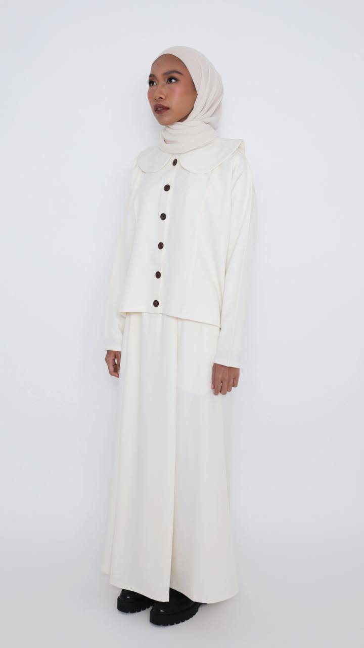CORE CASUAL IN WHITE CREAM