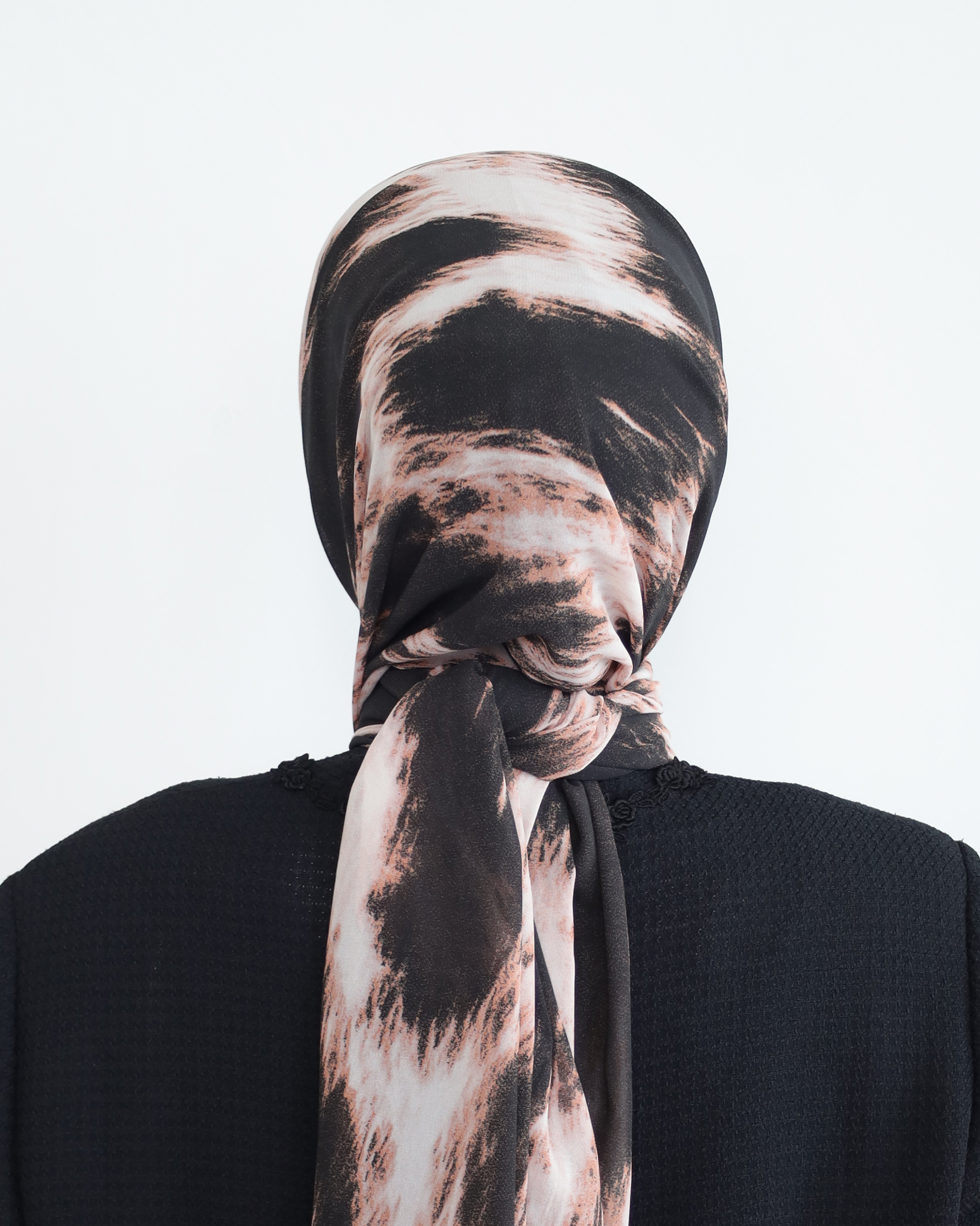 (NO INNER) ANIMARA PRINTED SHAWL IN SABLE