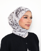 (NO INNER) ANIMARA PRINTED SHAWL IN SILVERA
