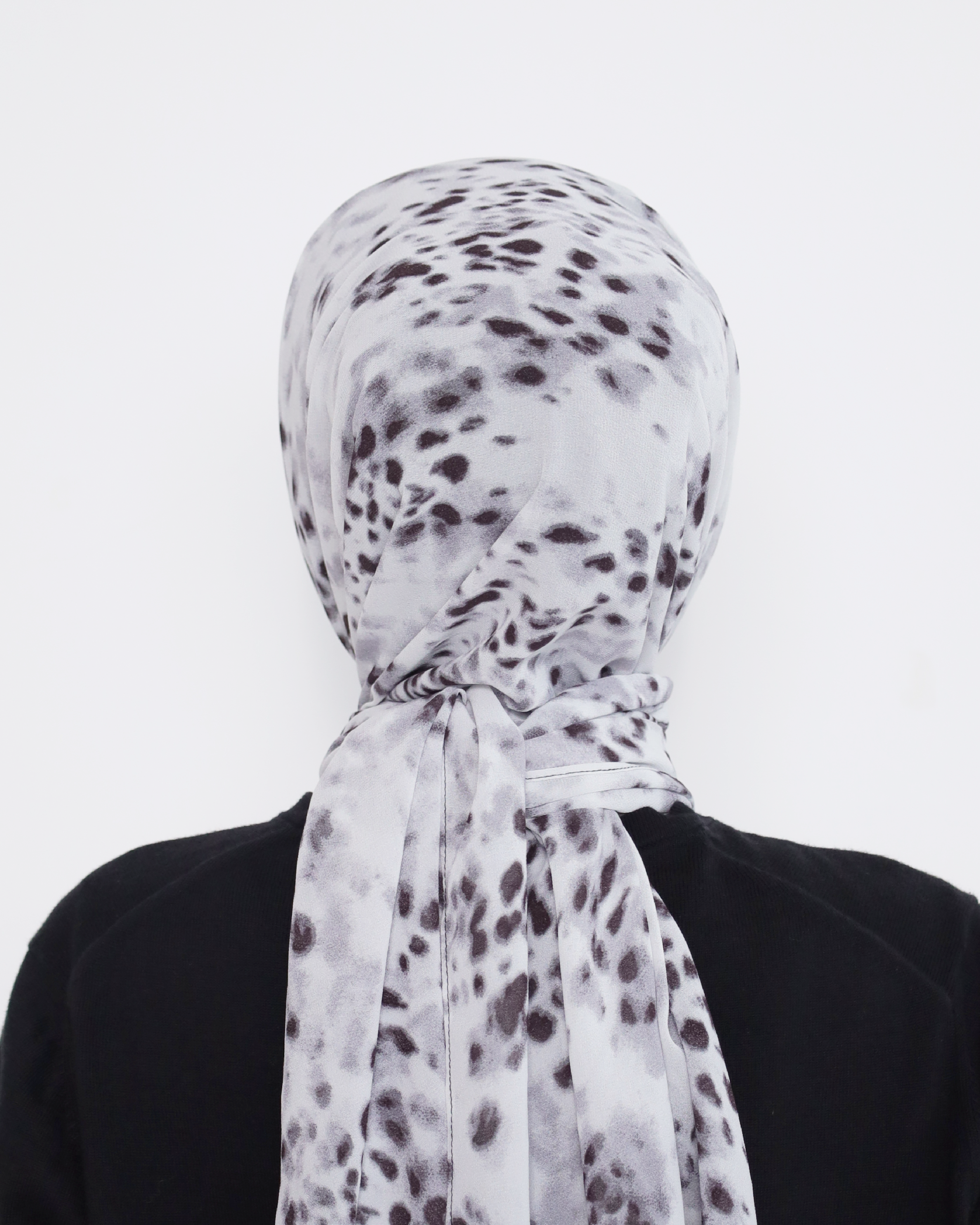 (NO INNER) ANIMARA PRINTED SHAWL IN SILVERA