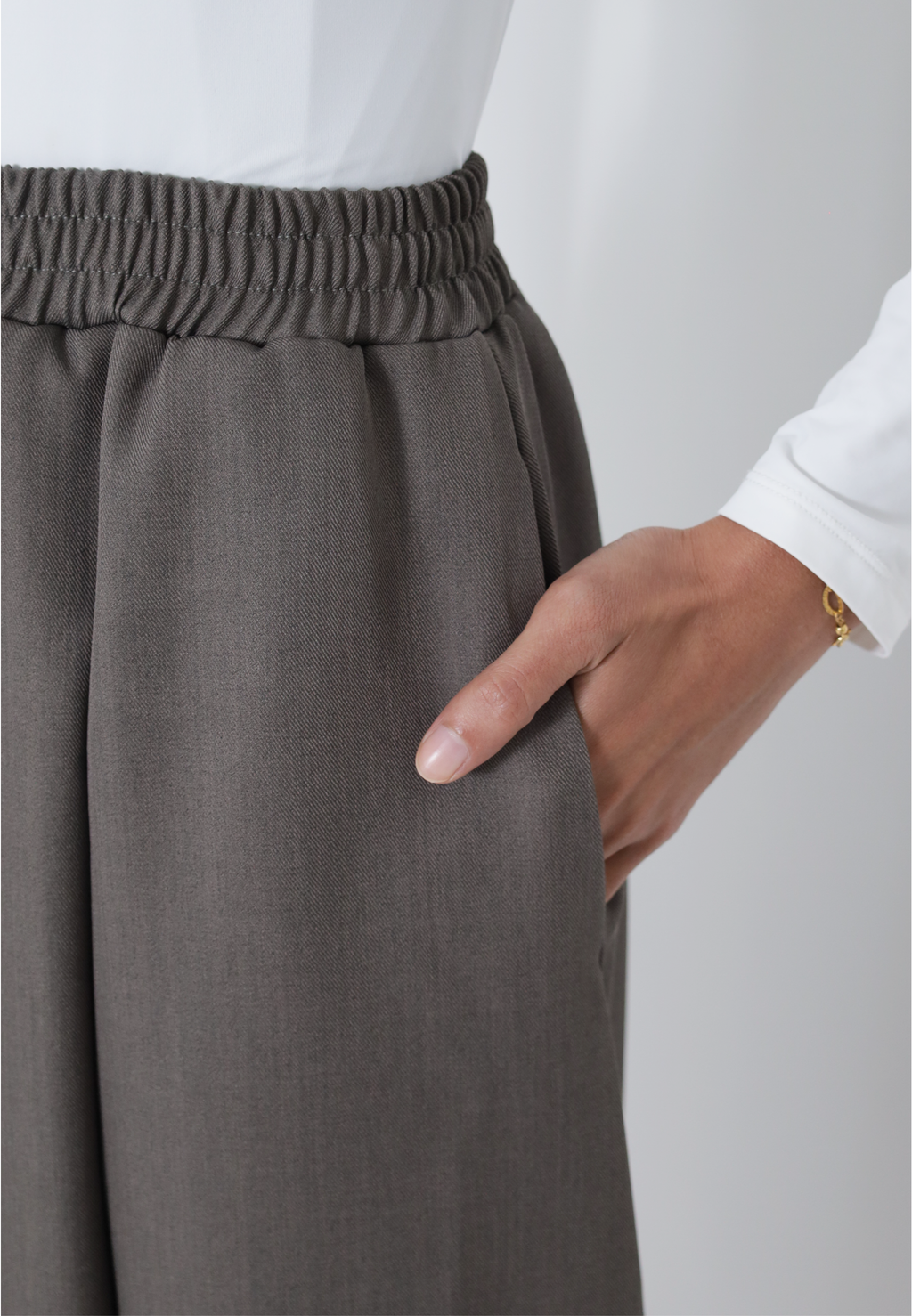 CORE CASUAL SKIRT IN FOREST GRAY