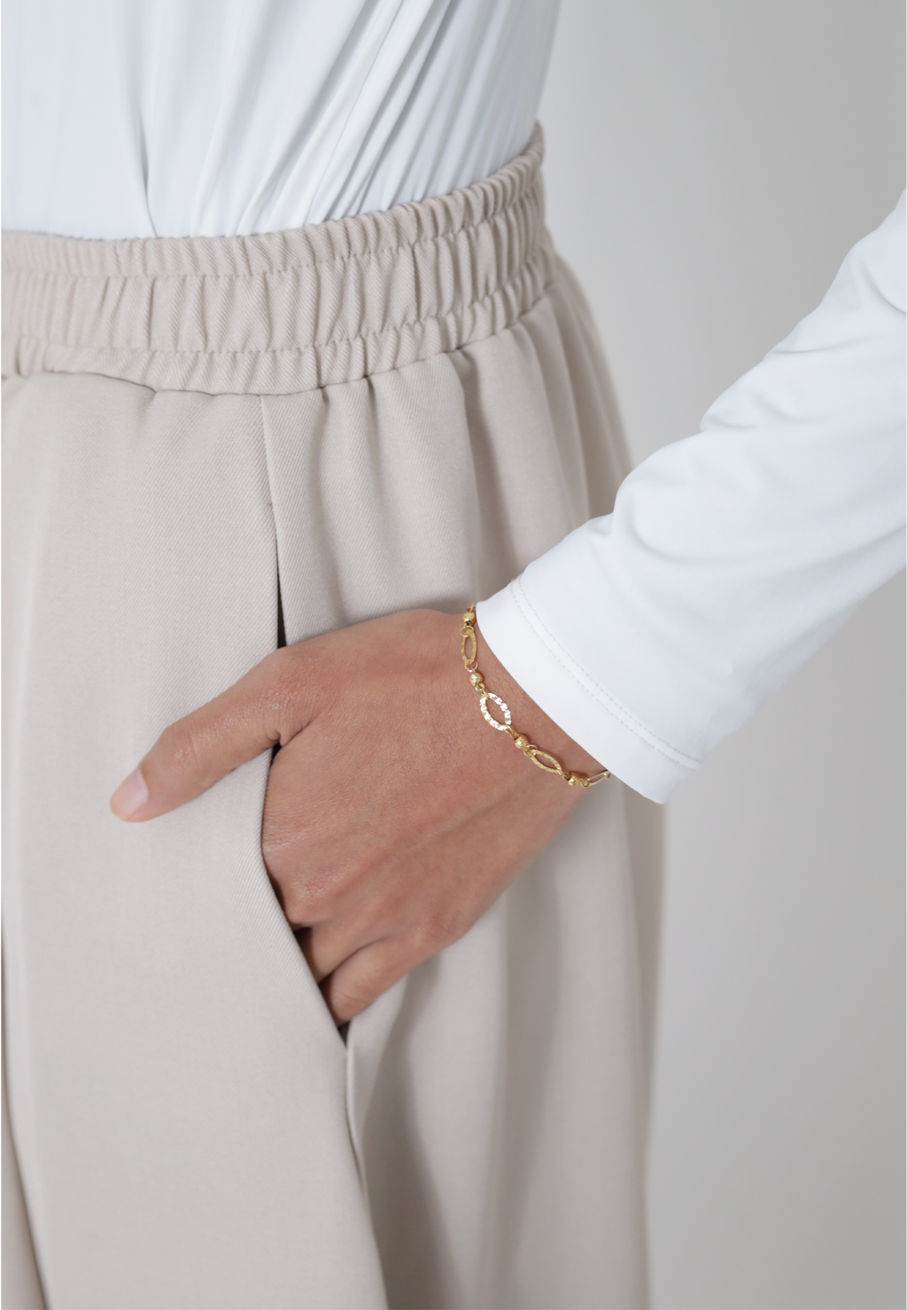 CORE CASUAL SKIRT IN OAT MILK