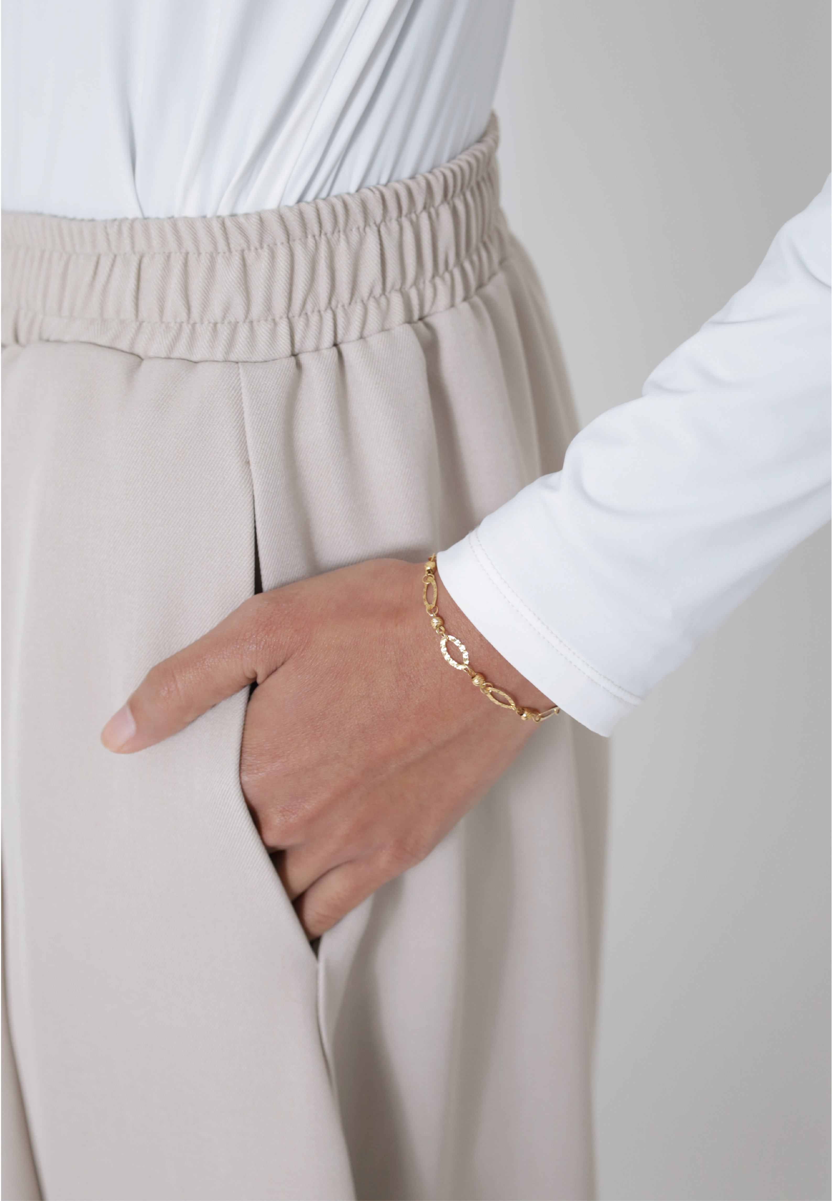CORE CASUAL SKIRT IN OAT MILK