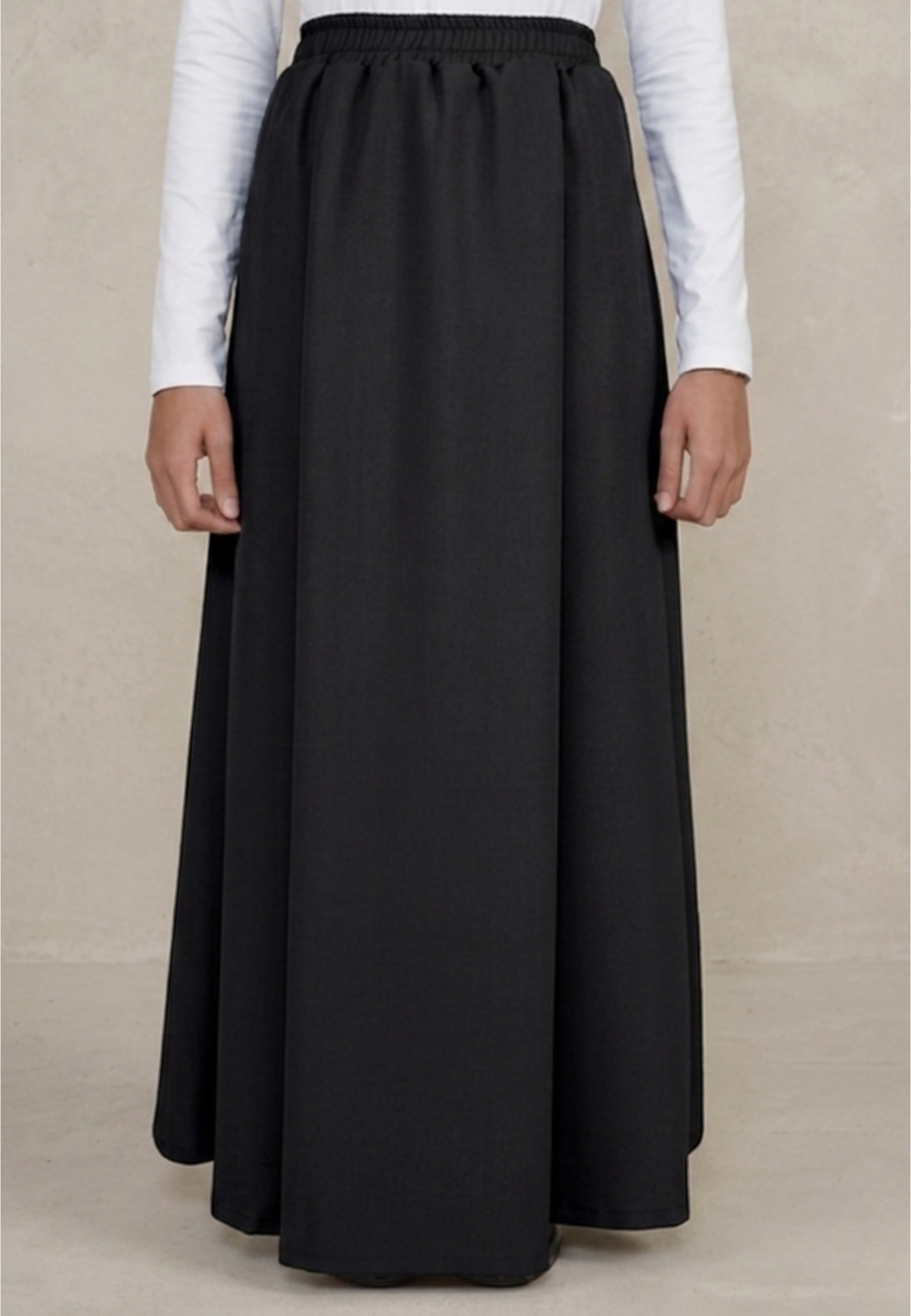 CORE CASUAL SKIRT IN ONYX BLACK