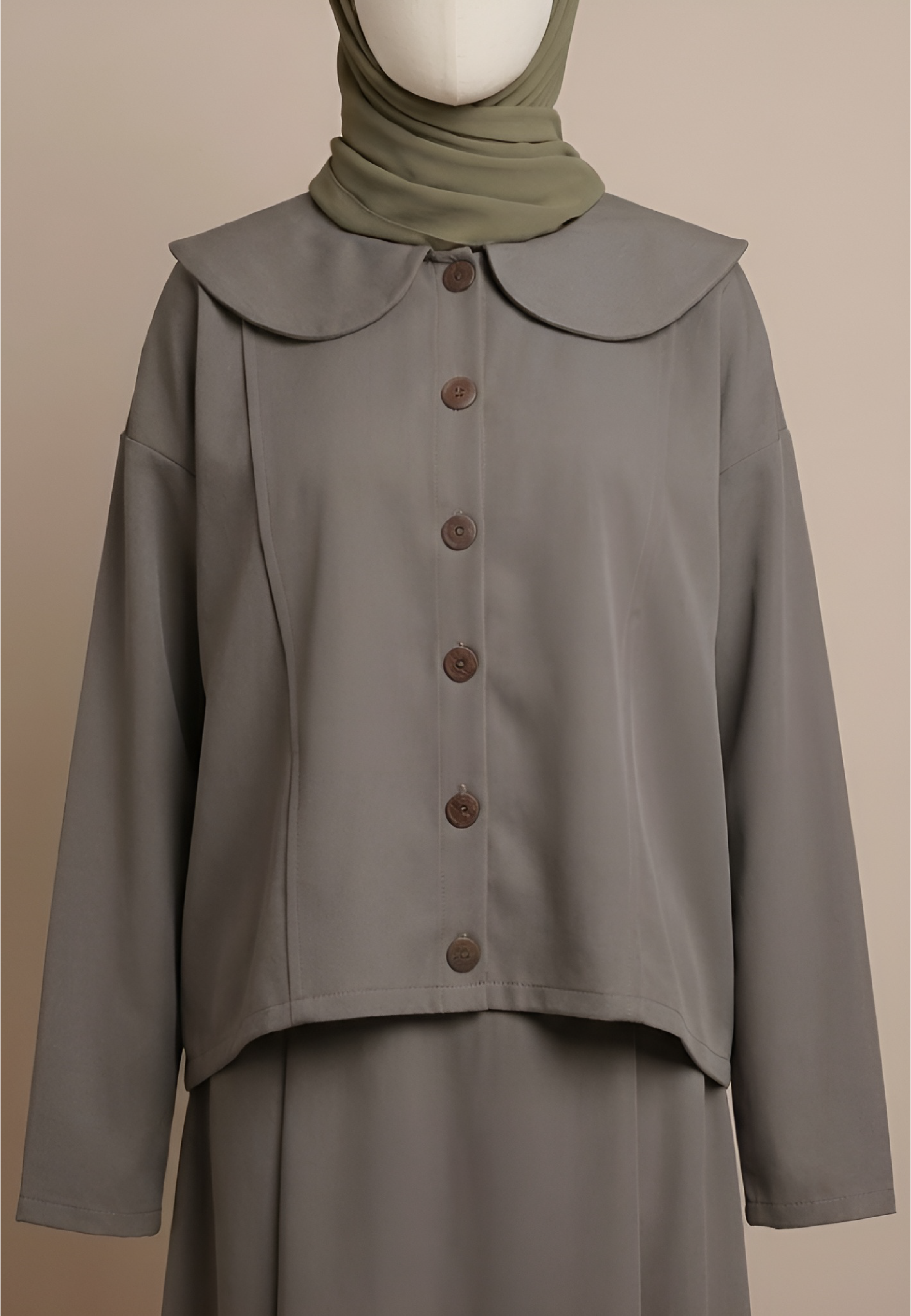 CORE CASUAL TOP IN FOREST GRAY